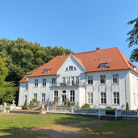 Schloss Badow Bagian luar foto